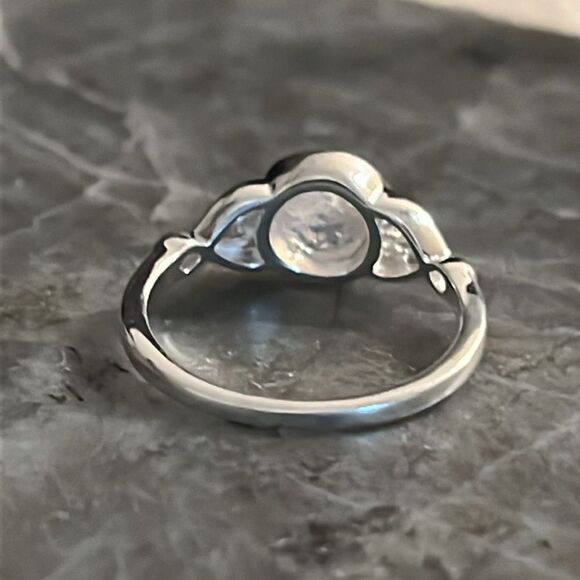 Kuisa rainbow, moonstone solitaire ring in sterling silver 1.65ctw - Picture 7 of 10